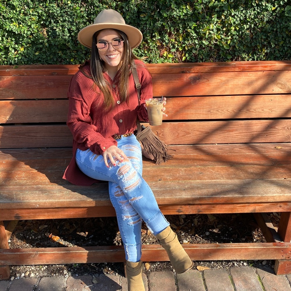 Meet your Posher, Julia